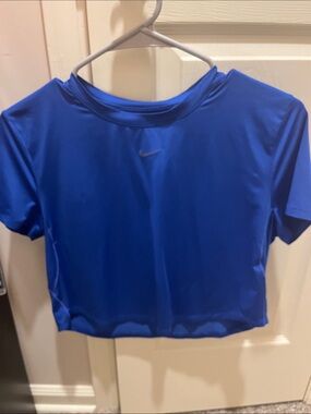 Nike Women's Blue Performance Crop Tee
